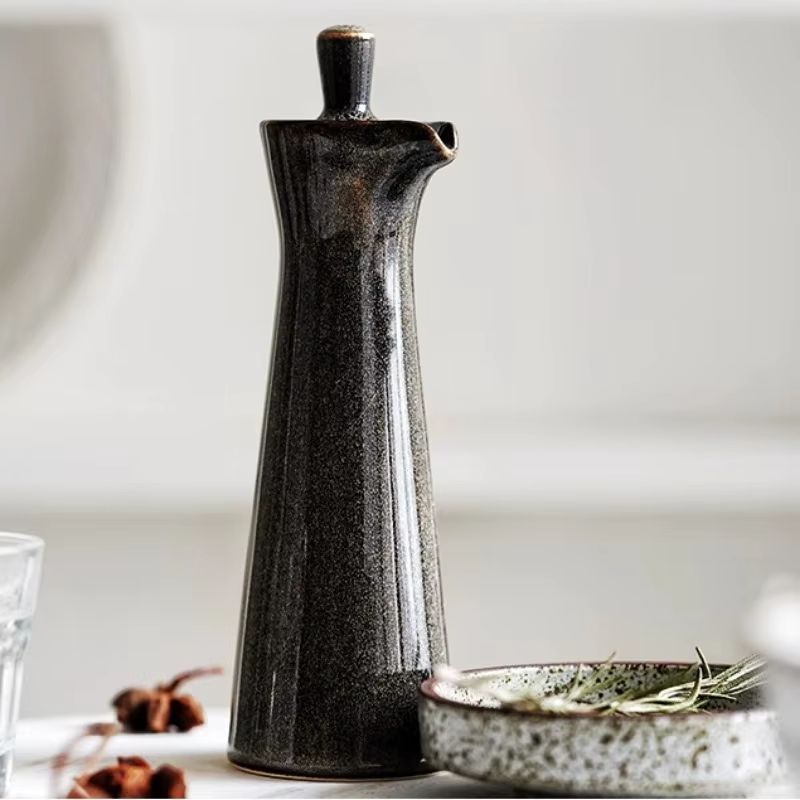 Klovik | Scandinavian Ceramic Oil Bottle – Drip-Free