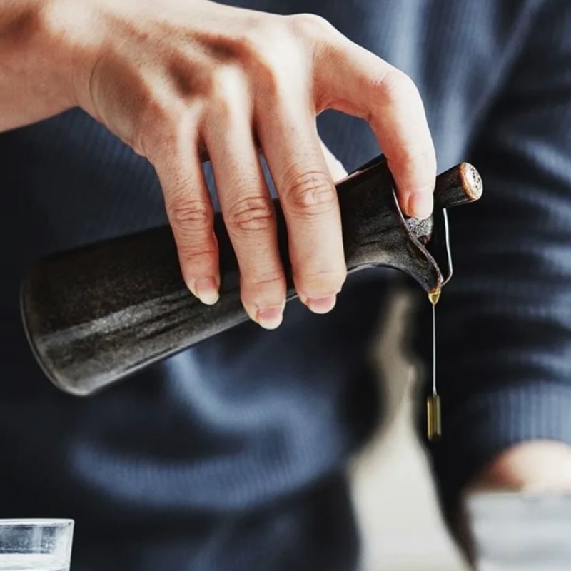 Klovik | Scandinavian Ceramic Oil Bottle – Drip-Free