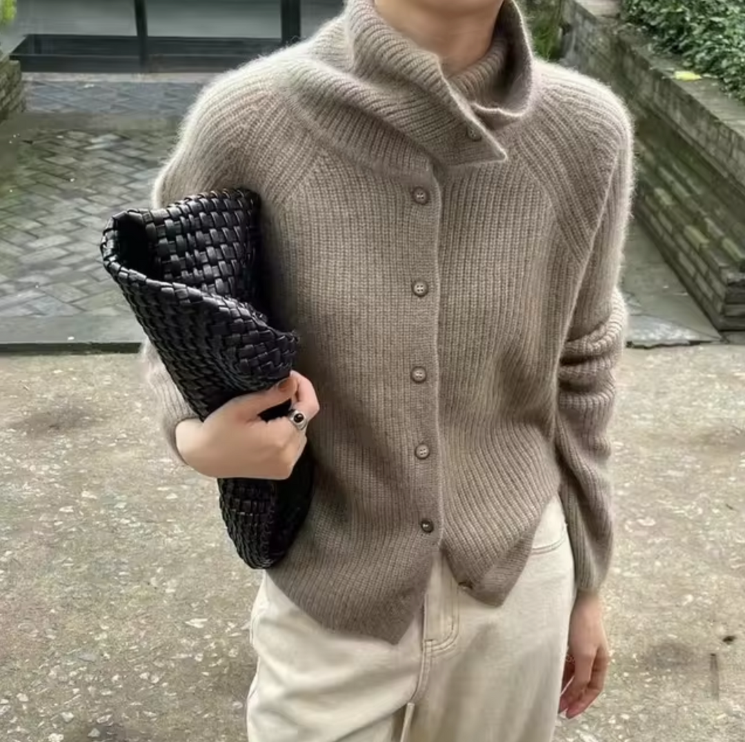 Verlora Wool Blend Turtleneck | Cozy High-Neck Knit Pullover