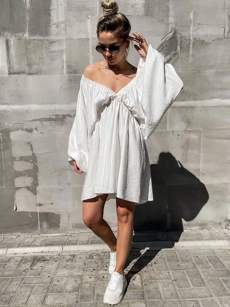 Vaenya | Boho Mini Dress with Long Sleeves and V-Neck