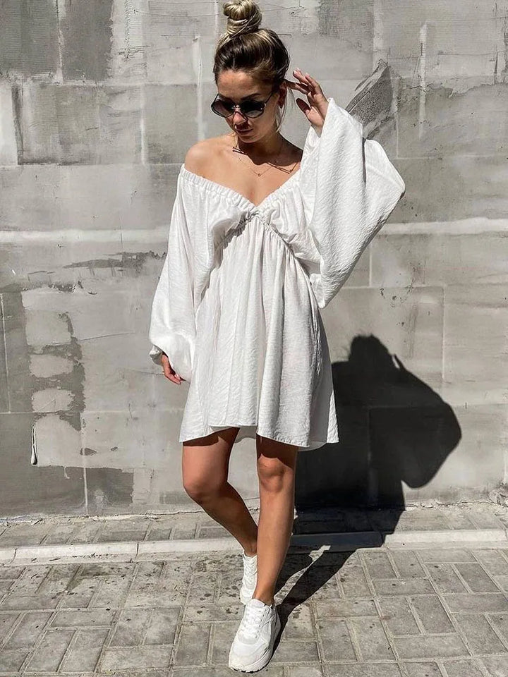 Vaenya | Boho Mini Dress with Long Sleeves and V-Neck