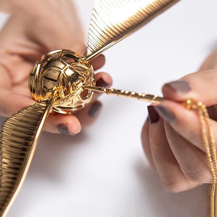 Sienna | Gold-Plated Movable Wing Ring Box