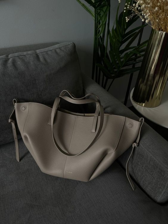 Women’s Vintage Style Spacious Shoulder Bag