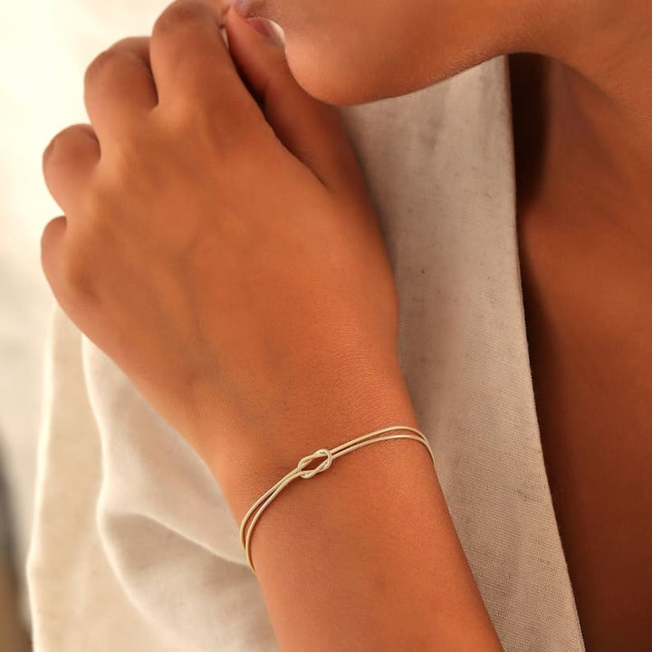 Vaella | Stylish Love Knot Bracelet