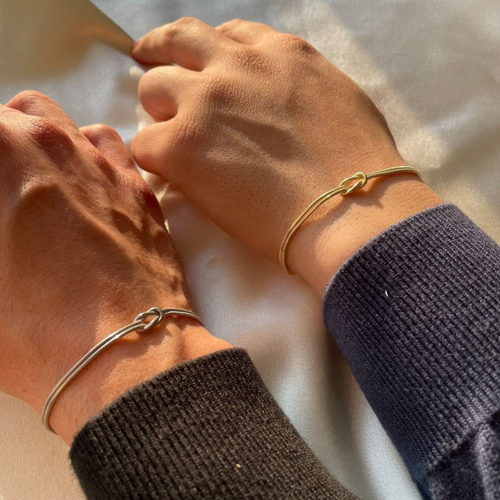 Vaella | Stylish Love Knot Bracelet