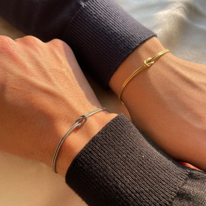 Vaella | Stylish Love Knot Bracelet