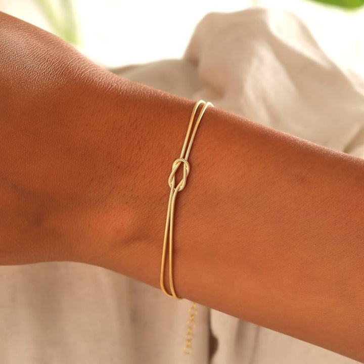 Vaella | Stylish Love Knot Bracelet