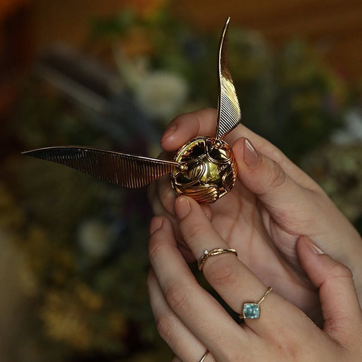 Sienna | Gold-Plated Movable Wing Ring Box
