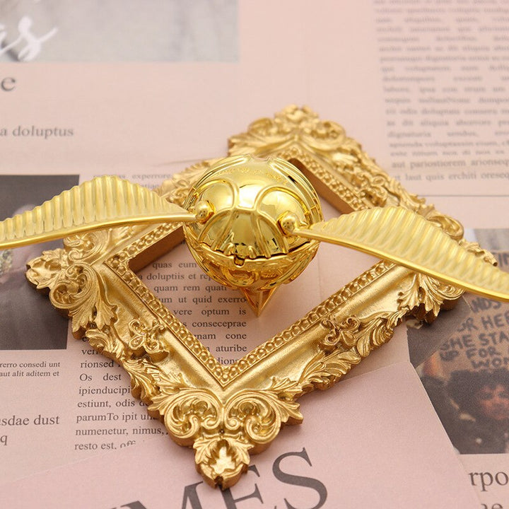 Sienna | Gold-Plated Movable Wing Ring Box