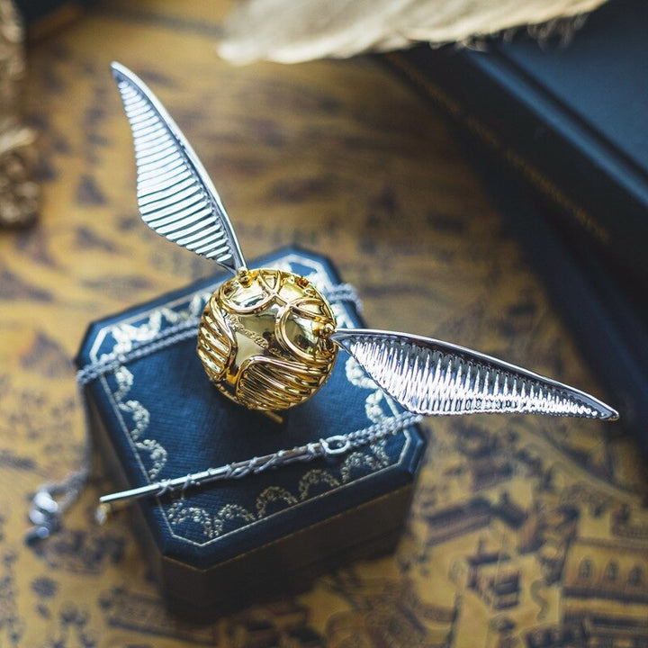 Sienna | Gold-Plated Movable Wing Ring Box