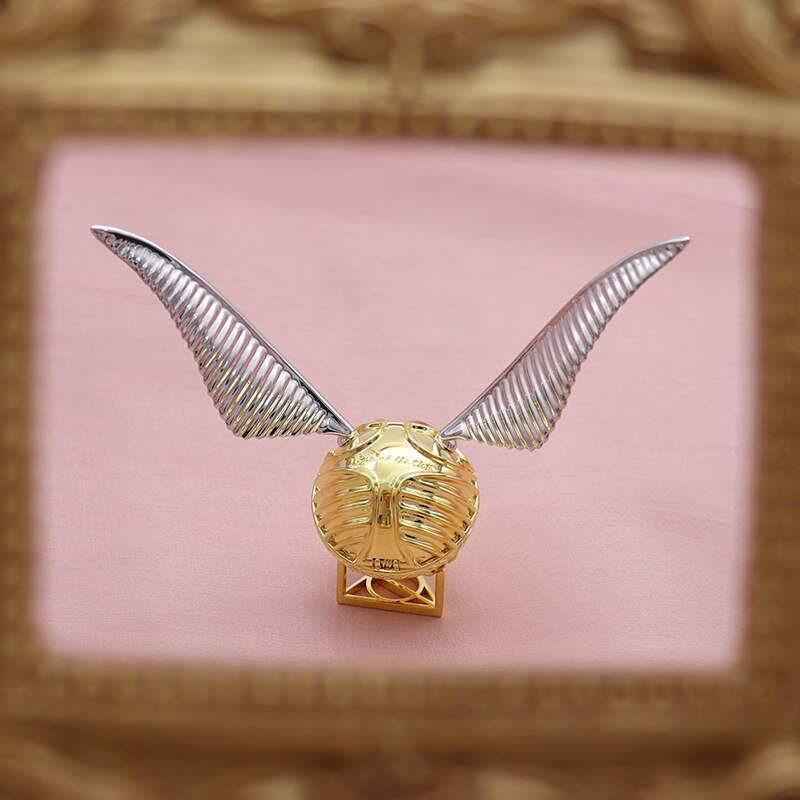 Sienna | Gold-Plated Movable Wing Ring Box