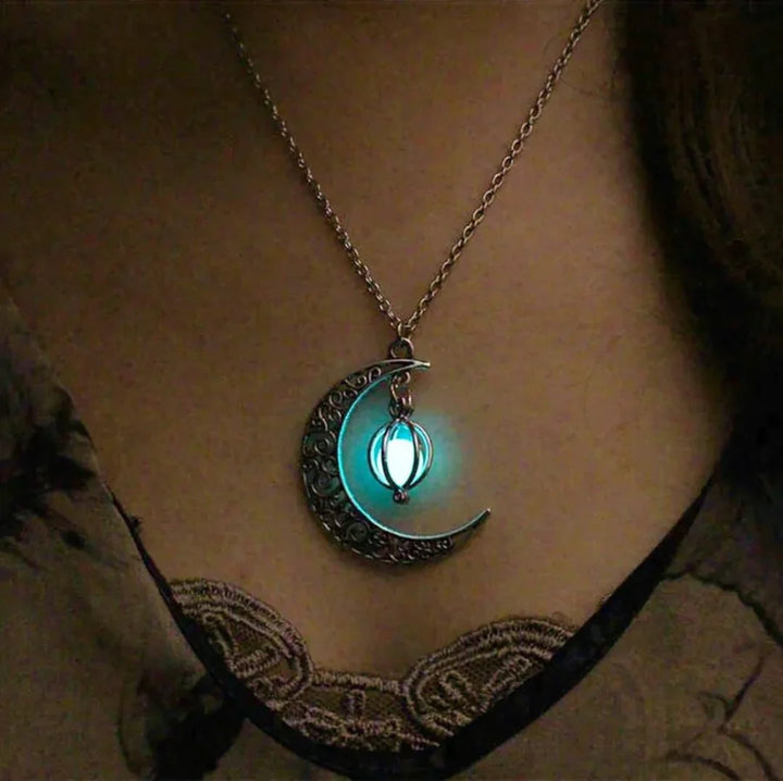 Riley | Moonstone Pendant Necklace